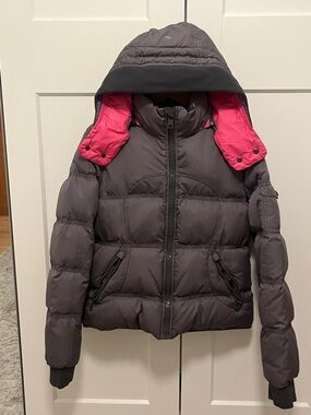 Lululemon Women’s Puffer Jacket with Hood - Gray with Pink Trim